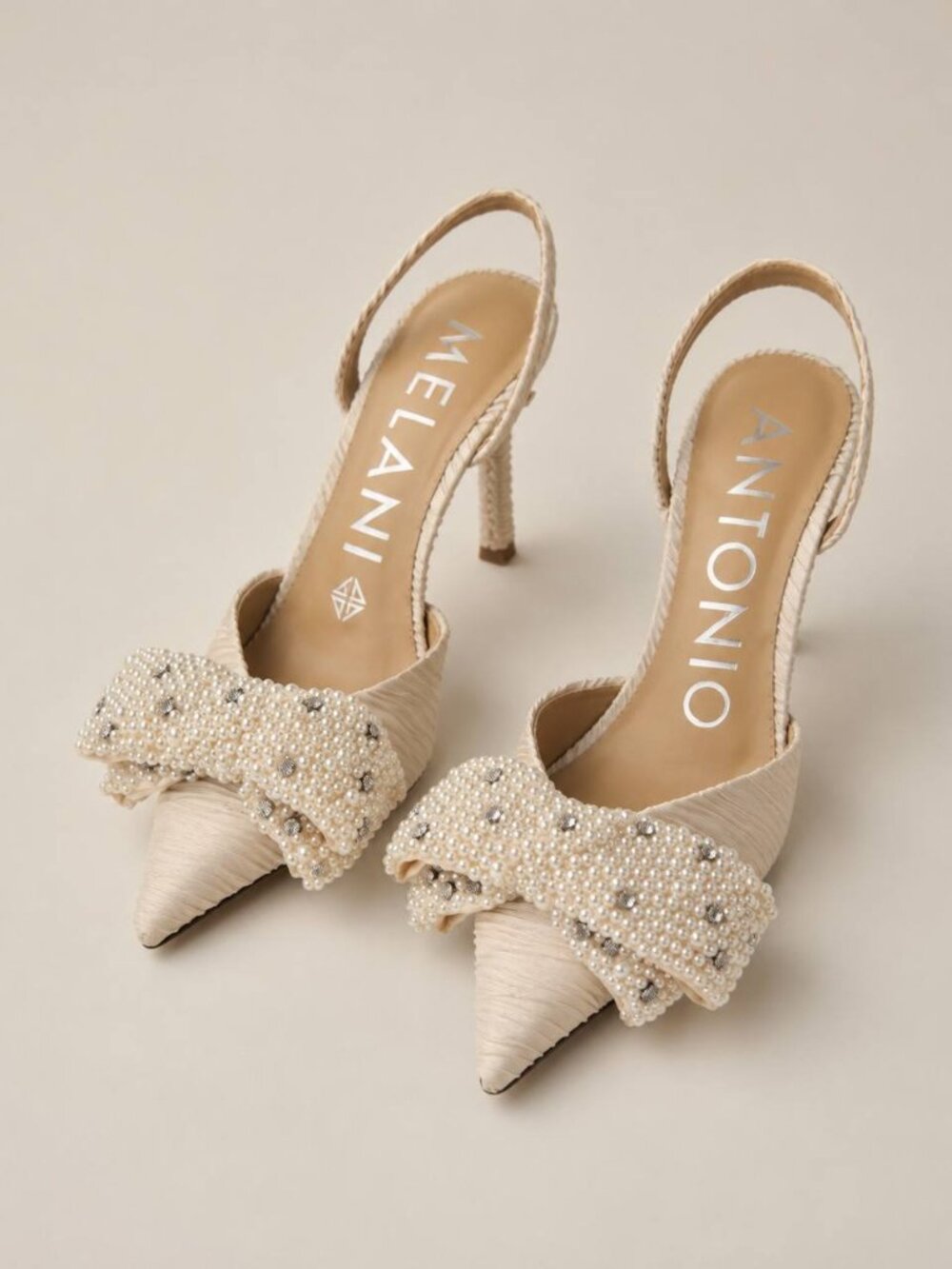 NWT ANTONIO MELANI Grace Pearl Rhinestone Embellished Bow Dress Pumps Heels 8